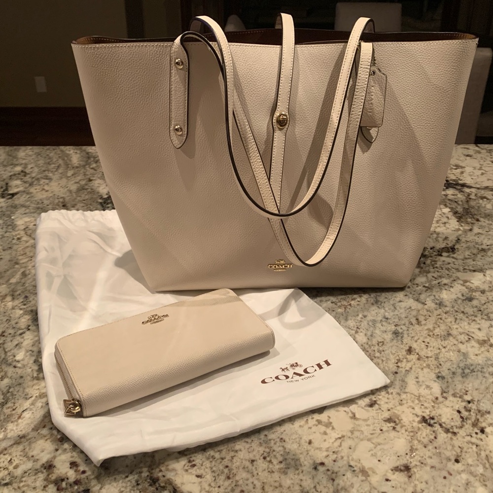 Coach tote and matching wallet, new condition!